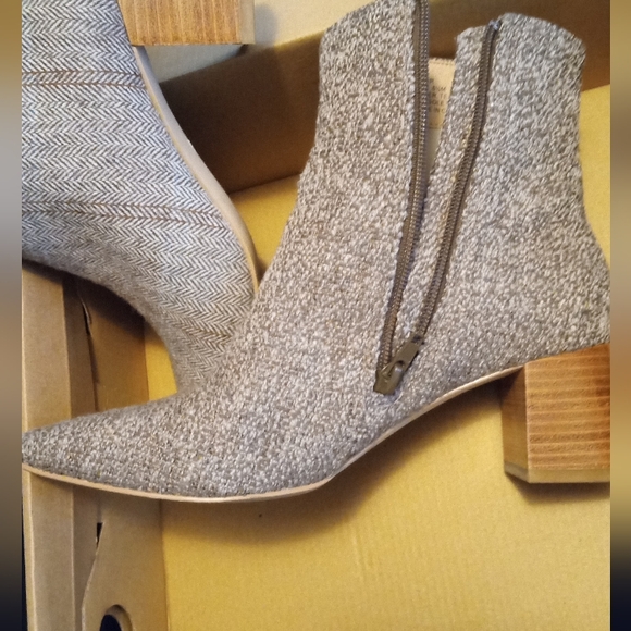 Women's 6.5 Ankle Boots - Picture 3 of 8